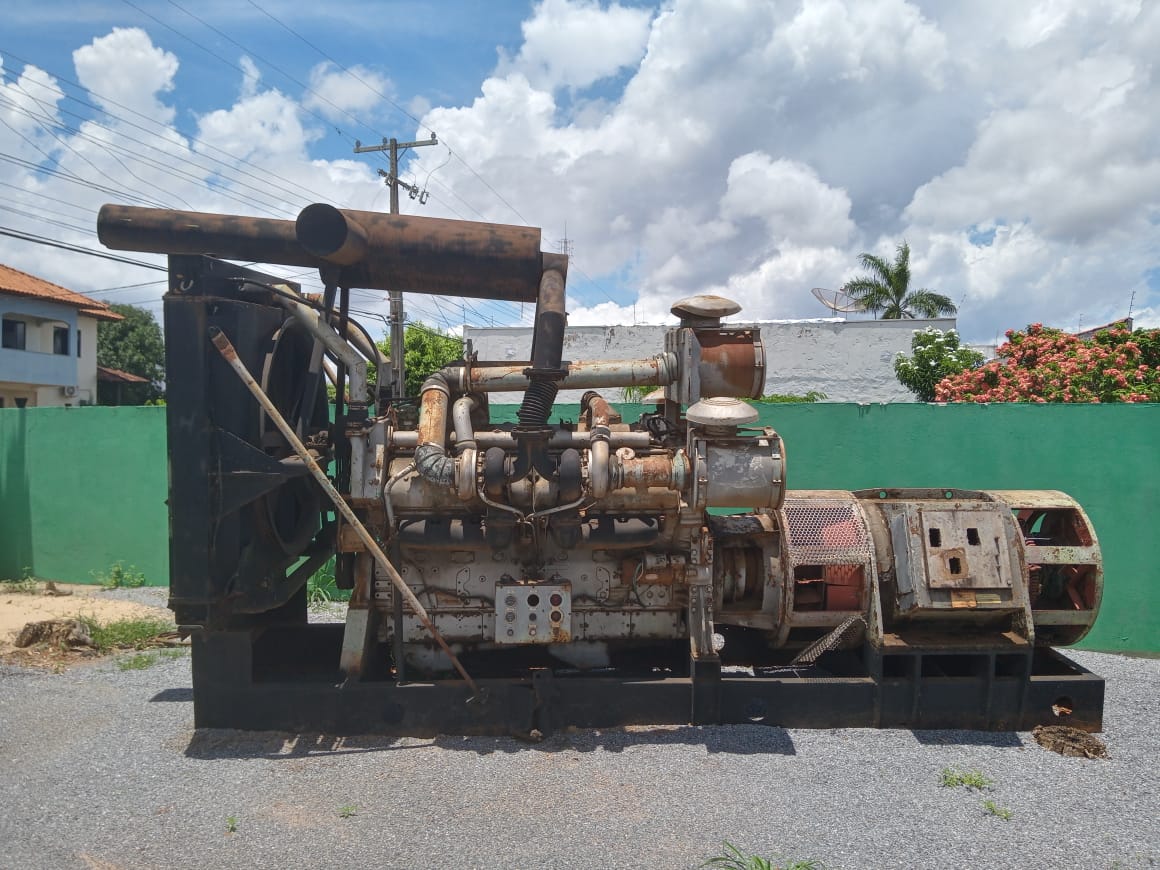 Motor mantido no pátio da Acilve integrou usina termoelétrica