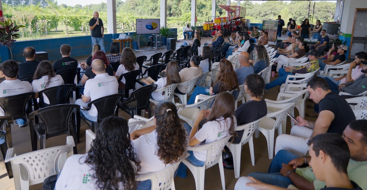 Estudantes luverdenses participam de atividade alusiva ao Dia Nacional da Conservação do Solo
