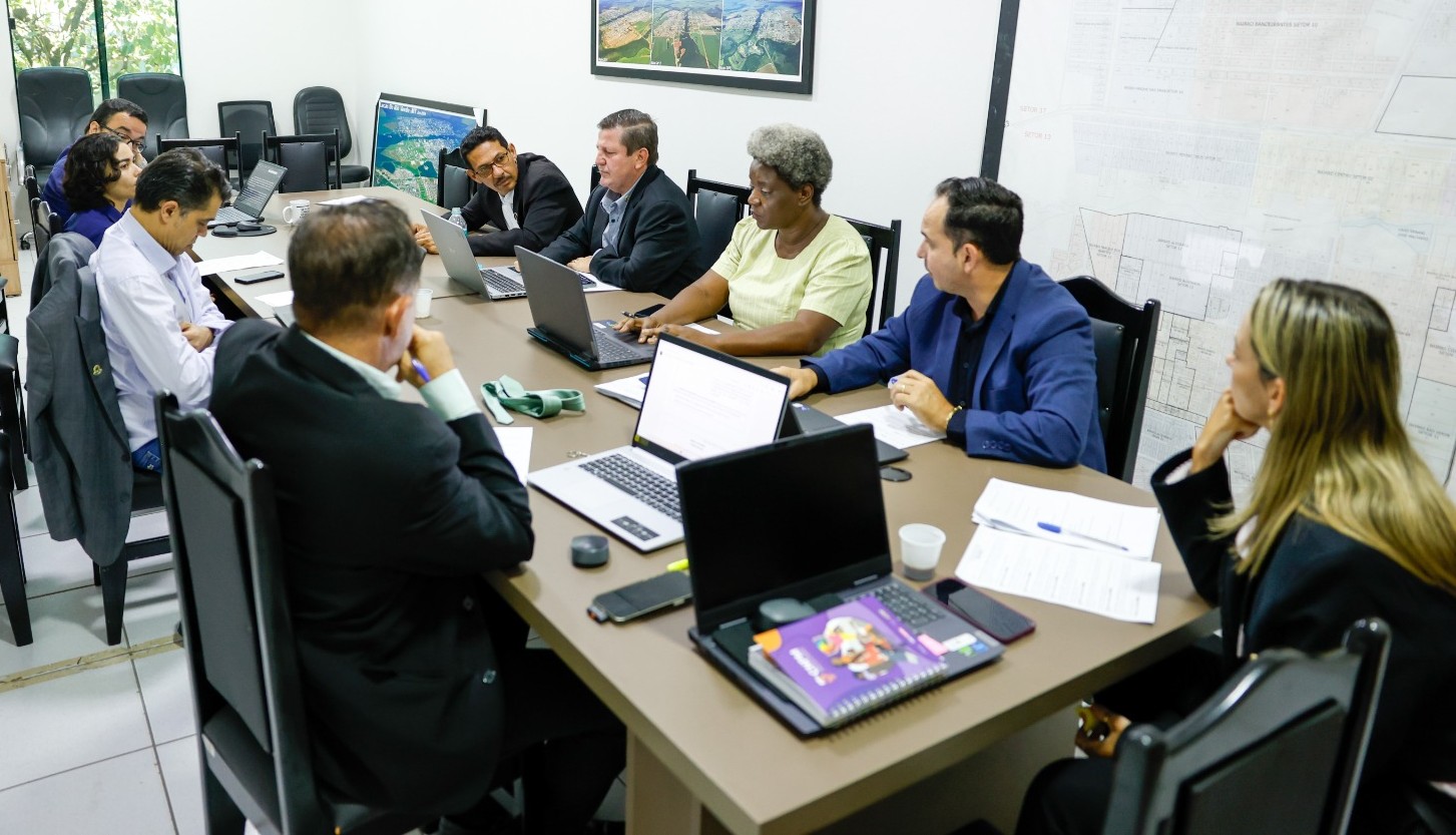 Projetos que extinguem cargos e revogam lei de loteamento avançam no Legislativo Luverdense