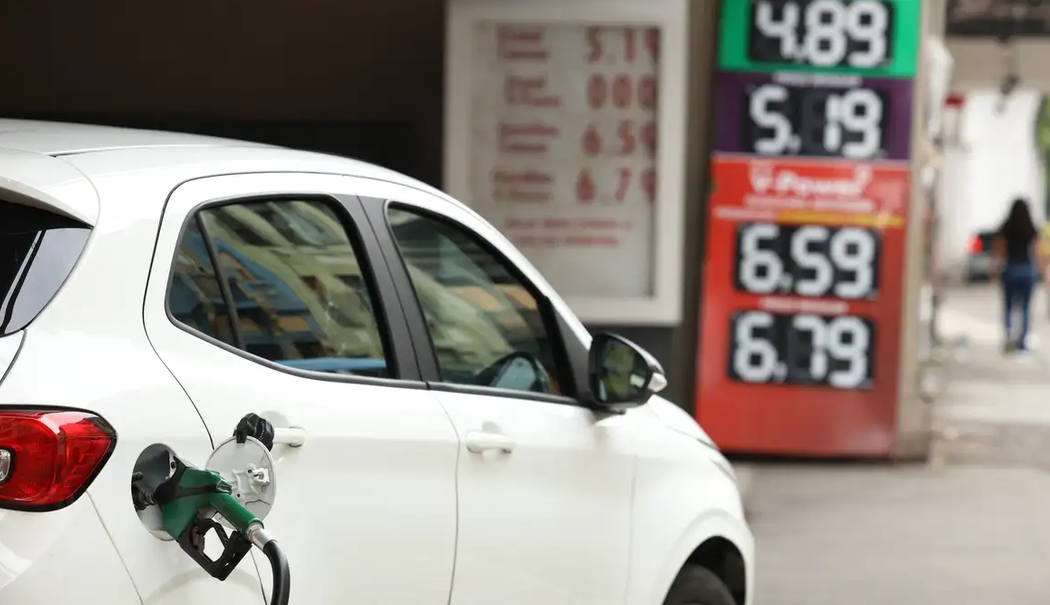 Volatilidade dos preços do petróleo levam governo a adotar novas medidas para combustíveis